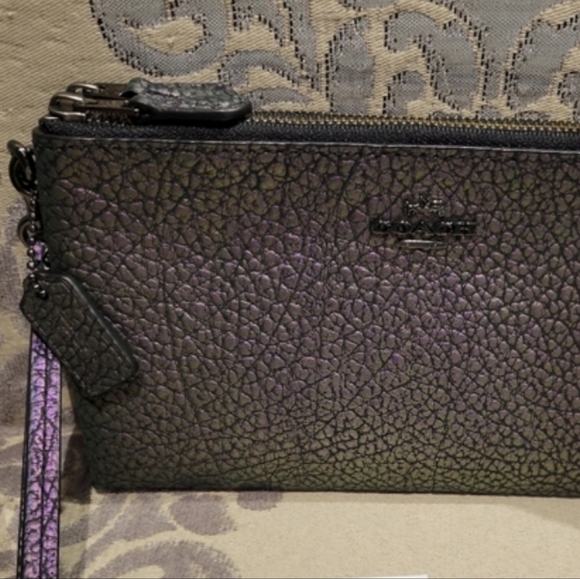 ❤NeW!!❤ COACH HOLOGRAM OILSLICK DOUBLE ZIP LEATHER WRISTLET WALLET - Picture 14 of 15